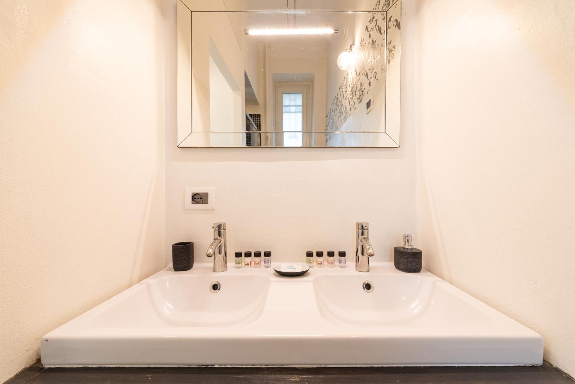 10' Duomo & Central Station Large Apartment Milano Esterno foto